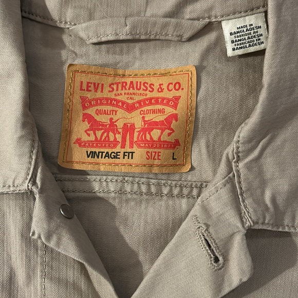 Men’s Levi tan Jean jacket size large measurements are 24 ptp new - Picture 2 of 8